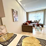 Pearl 17 - New & Chic In The Heart W/Balcony