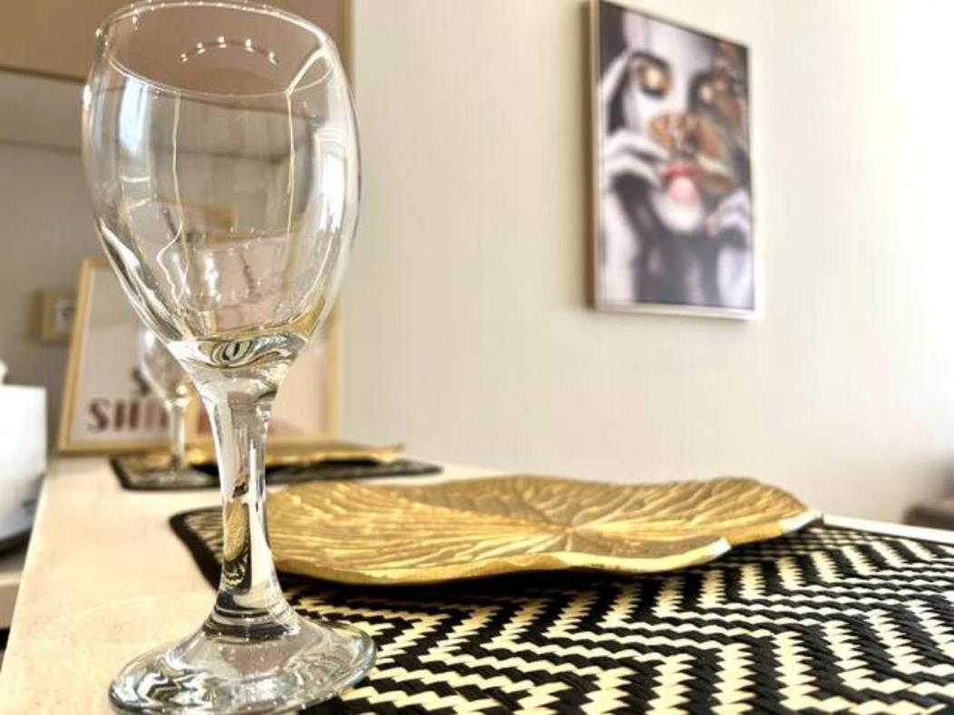 Apartamento Pearl 17 - New & Chic In The Heart W/balcony