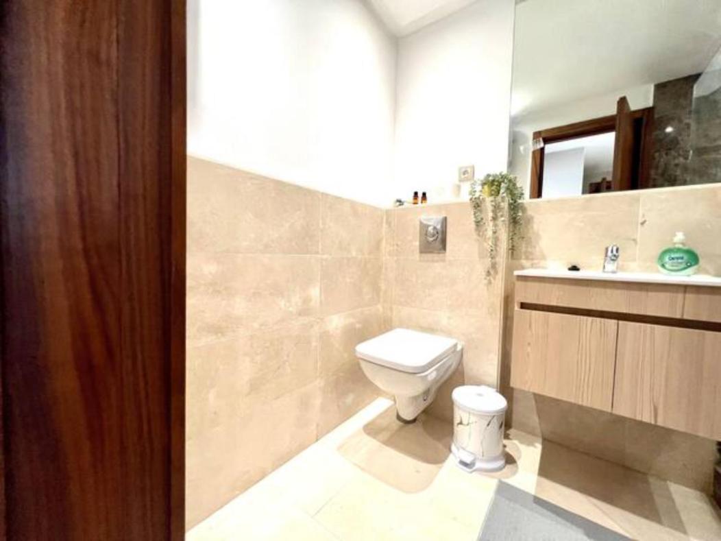 Pearl 17 - New & Chic In The Heart W/balcony * Casa Blanca